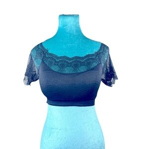 🖤 Lace Sleeve Black Crop Top – Size: Small/Medium (Stretchy Fit)